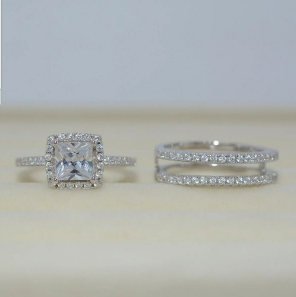 NWT Silver CZ 2-peice halo ring set - Picture 2 of 2